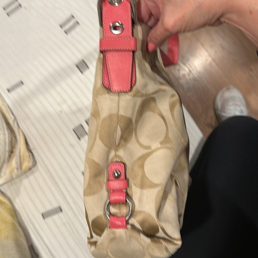 Coach One Shoulder Bag
Signature Leather Pink - Picture 8 of 16